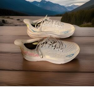 Hoka One One Clifton 9 Running Sneakers Sz Women’s 8.5B